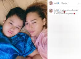 Smoke flow in air on isolated black background. Mejeng Di Samping Gerobak Gorengan Penampilan Inul Daratista Disorot Dream Co Id