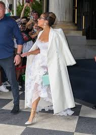 We would like to show you a description here but the site won't allow us. Mega Auftritt Lady Gaga Bezaubert Im Brautkleid Style Promiflash De