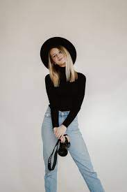 Realm How To Take Portraits Of A Photographer Photographer Outfit Studio Photography Poses Photographer Headshots