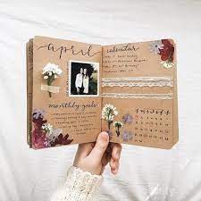 Dengan buku skrap anda dapat menyimpan kenangan dengan baik dan membiarkan kreativiti anda berjalan lancar. Cara Membuat Scrap Book Sendiri Di Rumah