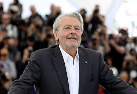 Alain Delon: Streit um Hiromi Rollin – War sie seine Partnerin oder Angestellte? - Imagen principal del artículo