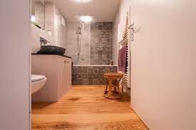Hängeschrank modernes design moderner badezimmer hängeschrank, den sie hervorragend mit anderen möbelstücken kombinieren können. Holzboden Im Bad Havelland Diele Schlossdielen Und Dielen Bis 13m Lange