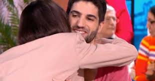 L'étudiant en doctorat, qui vit en colocation, s'est peu à peu confier au micro d'argent de nagui. Kevin N Oubliez Pas Les Paroles Un Temoignage Emouvant De Sa Mere Au Bord Des Larmes