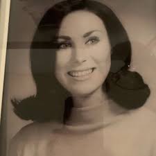 美國海軍的畫面顯示球形UFO在潛入海中飛行物它直徑2米(6英尺),時速可達254公里(每小時158英里),但它是什麼? 更多詳情/照片:@TAG