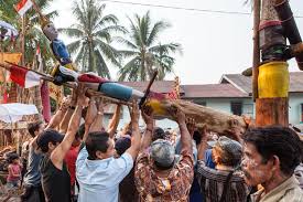 5 aturan pakaian adat papua dan filosofi di baliknya. Upacara Tiwah Upacara Adat Khas Suku Dayak Sahabat Lokal