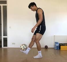 Hiện anh đang chơi cho câu lạc bộ câu lạc bộ bóng đá hà nội ở vị trí hậu vệ. VÄƒn Háº­u Ä'Æ°á»£c Khen CÆ¡ Báº¯p NhÆ° C Ronaldo Ngoi Sao
