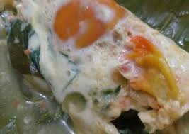 Telur asin ini bisa dinikmati dengan nasi putih, yang dicampur dengan saos atau kecap. Viral Resep Bothok Telur Asin Praktis