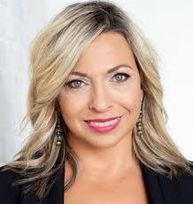 Amanda Troup's Instagram, Twitter & Facebook