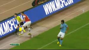 He's not the first though. Vermaelen Omarmt Vrouwelijke Grensrechter Het Nieuwsblad Mobile