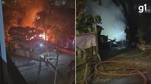 Três casas são destruídas por incêndio em Porto Alegre