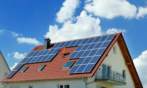 Das hausdach bekommt eine einheitliche oberfläche und hebt sich damit von den üblichen photovoltaik dachanlage ab. Photovoltaik Auf Dem Dach Und An Der Fassade Optimal Platzieren Das Haus