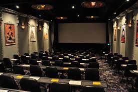 Hollywood blvd cinema atrodas woodridge. Blvd Silver Hollywood Blvd Cinema Dinner And A Movie