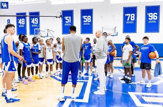 Kentucky basketball visits children's hospital