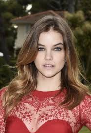 On copie le beauty look nude et sexy de Barbara Palvin