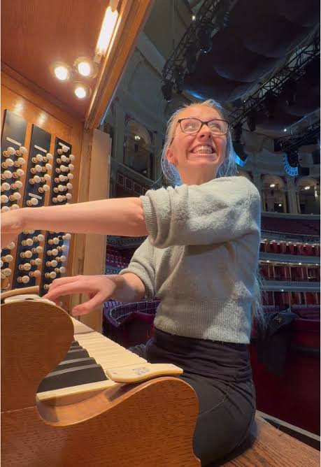 I think this might be one of my favourite midnight conversations - all the  love for Alex and Martin ❤️ @Royal Albert Hall #organ #organtok #pipeorgan  #organist #musician #classicalmusic #nightshift ...