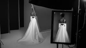 Wir zeigen dir lediglich die besten brautdesigner und sind dafür weltweit für dich unterwegs, um die neusten trends aufzuspüren. Vera Wang X Pronovias Brautkleider Einer Kult Designerin Die Chic Und Bezahlbar Sind Vogue Germany