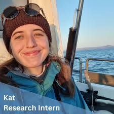Meet Kat, one of our period 5 Research Interns! 🐬 --- Dyma Kat, un o ein  Interniaid Ymchwil ar gyfer cyfnod 5! 🐬