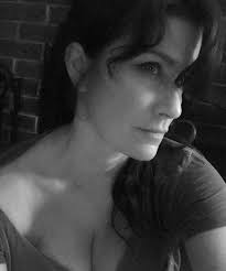 Woman Gives A Lesson On How To Treat Your Husband While He's Watching A  Game, Gets Destroyed In The Comments