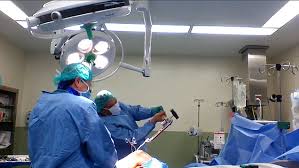 Contact details for mayhill surgery in swansea sa1 6td from 192.com business directory, the best resource for finding doctors listings in the uk. Surgeon Hammers Nails Out Of Patients Knee In Bizarre Video Daily Mail Online