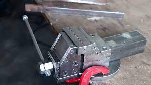 Make A Metal Bench Vise Without Welding Mistry Maketool In 2021 Metal Bench Bench Vise Bench Vice