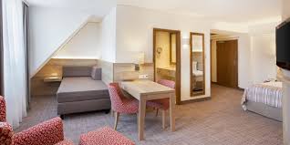 We're three kilometers from the historic old town and less than seven kilometers from nuremberg zoo. Holidayinn Nurnberg City Centre