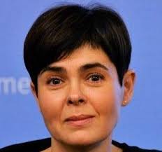 Shop for canvas prints, framed prints, posters, greeting cards, and more. Andreea Moldovan Secretar De Stat In Ministerul SÄƒnÄƒtÄƒÈ›ii Personal Nu Cred CÄƒ S Ar Putea Deschide È™colile Pe 8 Februarie Hotnews Mobile