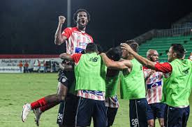 Maicol balanta ganó a velocidad pura por sector derecho, mandó un centro llovido al segundo palo, el golero sebastián viera erró en salida y nelino tapia, de cabeza, no perdonó. Jaguares 0 Junior 2 El Tiburon Gano En Monteria Con Golazos De Sebastian Viera Y Didier Moreno