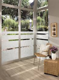 A leroy merlin é especialista na venda de artigos de bricolage, construção, decoração e jardim, com uma grande variedade de produtos e soluções para a sua casa aos melhores preços. Film Vitrostatique Papier De Riz Incolore 2 M X 0 45 M Leroy Merlin