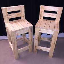 Considering the wide range of choice that is out there, we have brought together 10 kitchen stool designs that promise to steal the show. Day 23 Build A Chunky Bar Stool Diy Hocker Barhocker Selbstgemacht Diy Hausbar