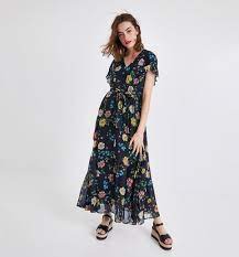 Les imprimés fleuris donnent immédiatement un côté. Longue Robe Fleurie Femme From Promod On 21 Buttons