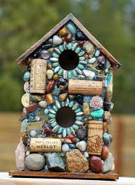 Mosaik Basteln Stein Mosaik Im Garten Vogelhaus Ideen Mosaikgarten Gartendeko Selber Machen