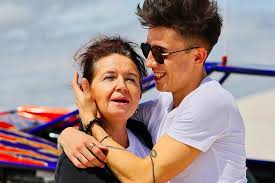 He later appeared on dancing with the stars in poland, placing third. Dawid Kwiatkowski Zabral Mame Na Niebezpieczne Wakacje Super Express Wiadomosci Polityka Sport