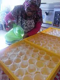 Banyak sekali anyaman yang dihasilkan dari daun kelapa atau janur selain dapat membuat tikar anyaman dan ketupat, daun kelapa ini juga dapat dianyam untuk. Ibu Azzah Jangan Tak Percaya Perempuan Ini Pernah Facebook