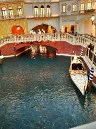 Venetian Gondola Ride: Prices, Hours, Tips