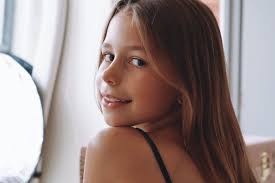 🦢 Caught this Canadian goose gracefully skimming the water at Pennington  Flash, Leigh this morning. Nature's beauty in action! 💦
