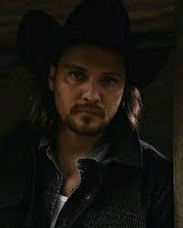 Karen Clinch's Instagram, Twitter & Facebook