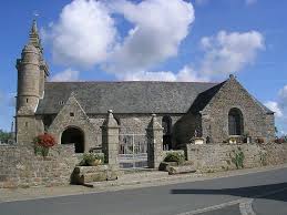 Eglise Saint Pierre Sur La Commune De Coatreven Departement Des Cotes D Armor En 2020 Eglise Saint Pierre Maison Style Eglise