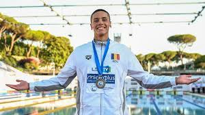 David popovici is a romanian competitive swimmer who specialises in the freestyle. David Popovici Bio Swimswam