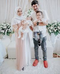 Karena dalam artikel ini kita hanya. 10 Momen Bahagia Aqiqah Baby Aleia Putri Kedua Aryani Donny Michel