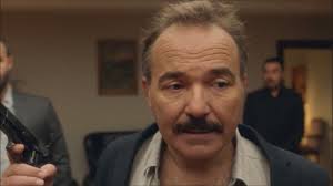 Komedi dolu aile arasında filminde renkli bir karakter olan leyla 'ya hayat veren derya karadaş ile 6. Aile Arasinda 2017 Filmi Sinemalar Com