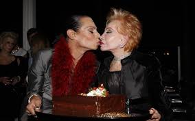 Ainda há uns tempos aqui tinha colocado um vídeo de betty grafstein a passear onde se notava que ela já tem dificuldade em arrastar o chinelo (aqui). Jose Castelo Branco Sobre A Operacao De Betty Havia Sempre A Possibilidade De Ela Morrer Ou Ter Um Avc Vip Pt