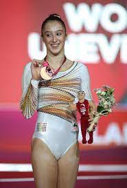 Lisa vaelen a pris de son côté la 7e place en finale. Nina Derwael Ist Weltmeisterin Am Stufenbarren