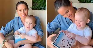 Ultimately, meghan and harry have made arrangements that mean that archie will likely neither be. Harry Och Meghan Firar Archies Forsta Fodelsedag Med Den Sotaste Videon Fran Family Storytime De Basta Tipsen Inom Underhallning Mode Skonhet Fitness Och Mat Och Mojligheten Att Handla For Allt Pa