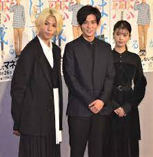 Line blog of the year 2017 話題賞; å·¦ã‹ã‚‰ ãƒ©ã‚¦ãƒ¼ãƒ« å°ç€§æœ› é¦¬å ´ãµã¿ã‹ ã‚¹ãƒãƒ‹ãƒ Sponichi Annex èŠ¸èƒ½