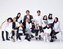 Ya, gen halilintar adalah sebuah julukan keluarga muslim indonesia yang sangat inspiratif dan belakangan banyak menuai kekaguman. Biodata Gen Halilintar Cerita Dan Profil Keluarga Youtuber Sukses Se Asia