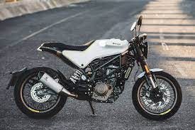Review The Husqvarna Vitpilen And Svartpilen 401 Husqvarna Bike Art Retro Motorcycle