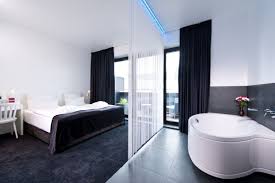 Zimmer Mit Jacuzzi Im Hotel Lindemann S In Berlin Jacuzzi Zimmer Hotelzimmer