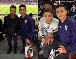 Самые новые твиты от santiago simón (@santidow): Sportscenter U Tvitteri El Pibe Santiago Simon Una De Las Figuras De La Sexta De River Aprovecho La Presencia De Scocco Y Juanfer Quintero En Las Tribunas Para Llevarse Un Recuerdo De