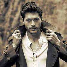 1.83 boya ve 74 kiloya sahip duymaz'a modellik teklifi gelmesinin ardından ankara'da modellik yapmaya. Alperen Duymaz Kimdir Boy Kilo Burcu Sevgilisi Kim 2020