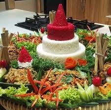 Tumpeng kemerdekaan ini berupa nasi kuning ala indonesia banget. Deretan Makanan Khas Hari Kemerdekaan Indonesia Tren